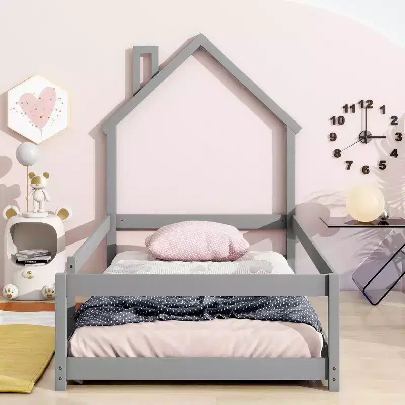 Lit de sol avec tête de lit cabane pour enfant, taille double, avec barrières de sécurité