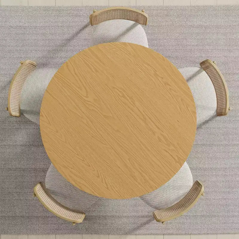 Table à manger ronde en bois massif avec finition naturelle et pieds arqués élégants
