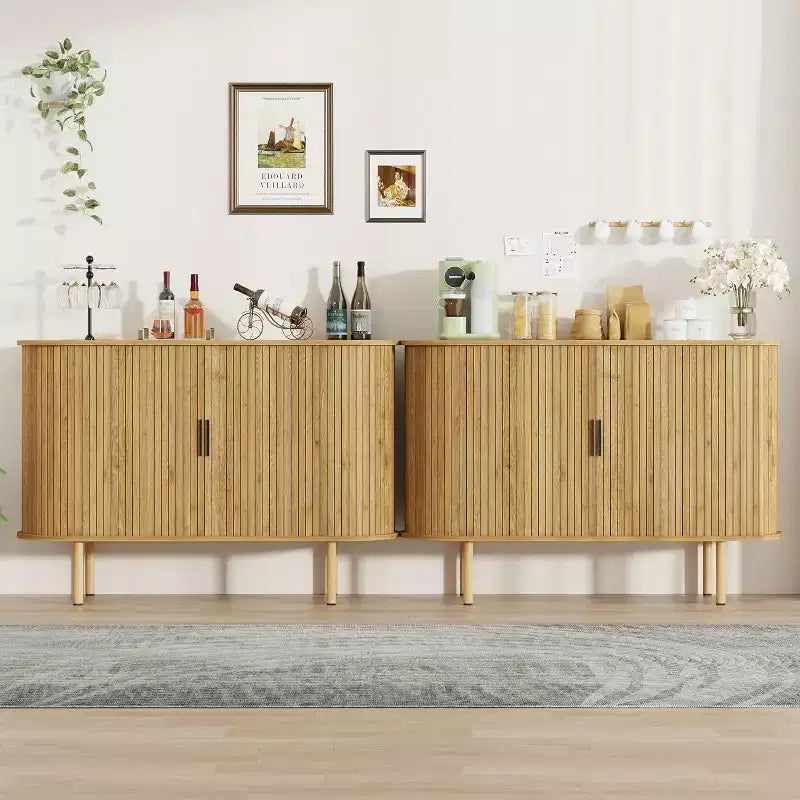 Buffet cannelé avec portes coulissantes, Meuble de rangement moderne en bois