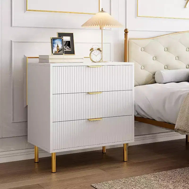 Commode moderne à 3 tiroirs – Grand rangement pour chambre avec poignées dorées